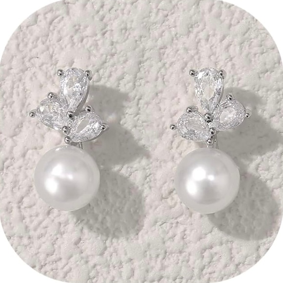 Pearl Earrings in Silver - Picture 1 of 4